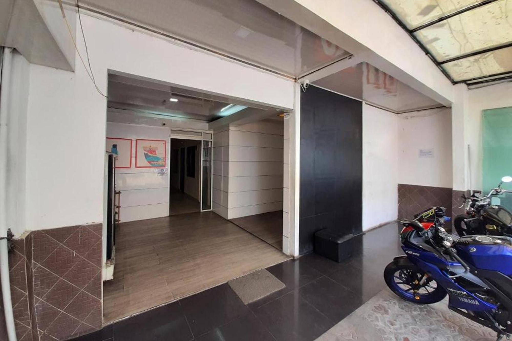 Hotel Oyo 868 Berkat Near Patria Hospital Ikkt 2*