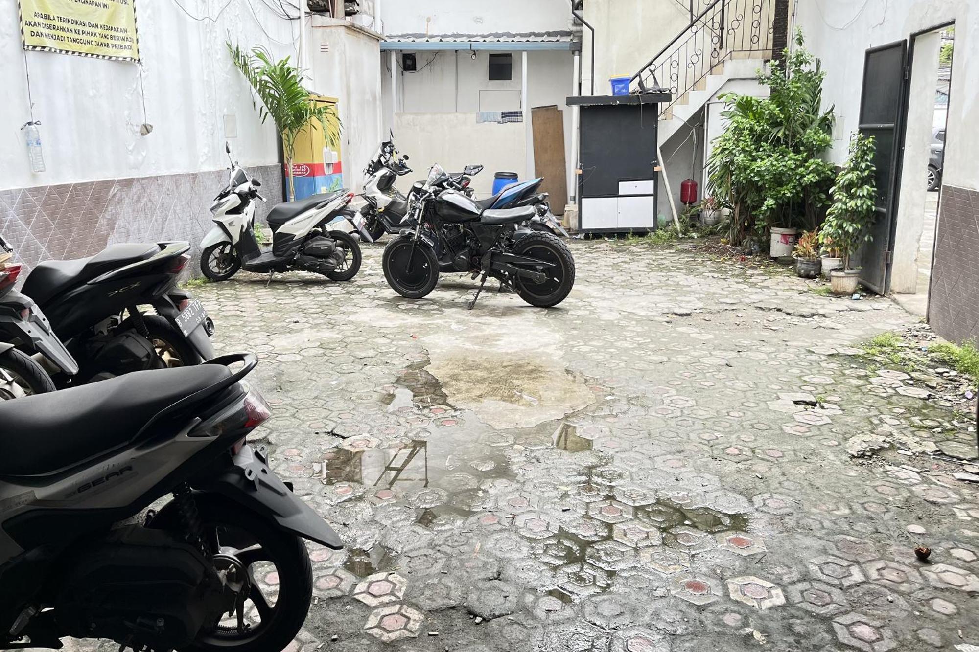 Oyo 868 Berkat Near Patria Hospital Ikkt Hotel Jakarta