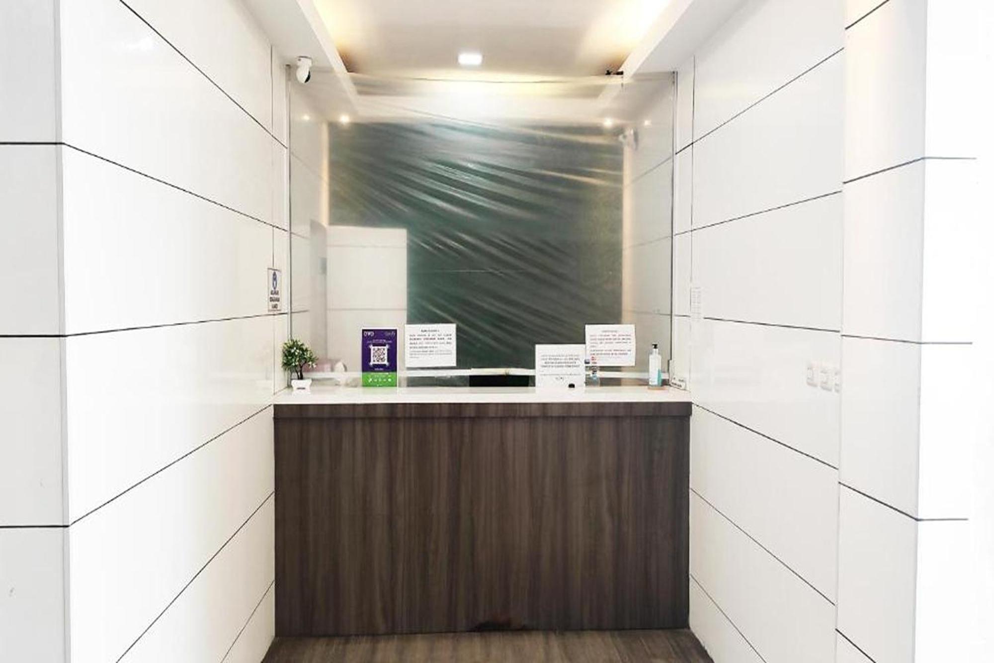Hotel Oyo 868 Berkat Near Patria Hospital Ikkt Jakarta