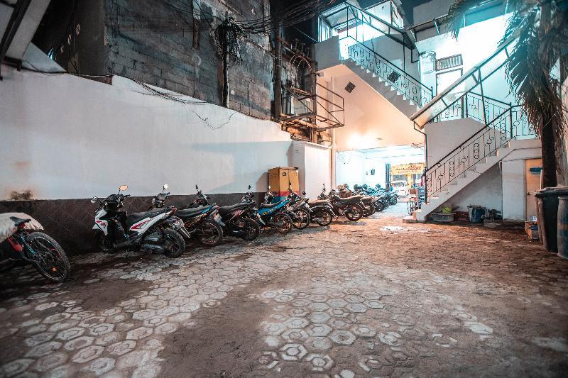Oyo 868 Berkat Near Patria Hospital Ikkt Hotel Jakarta